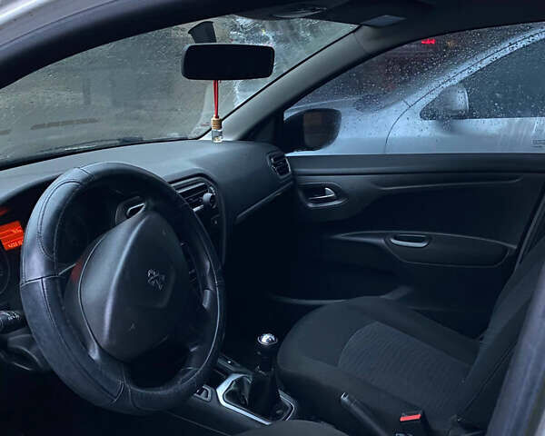 Белый Пежо 301, объемом двигателя 1.2 л и пробегом 200 тыс. км за 4200 $, фото 9 на Automoto.ua