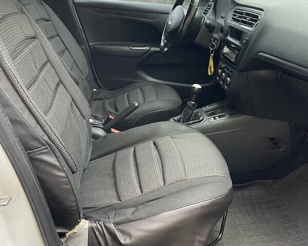 Белый Пежо 301, объемом двигателя 1.2 л и пробегом 300 тыс. км за 3600 $, фото 3 на Automoto.ua