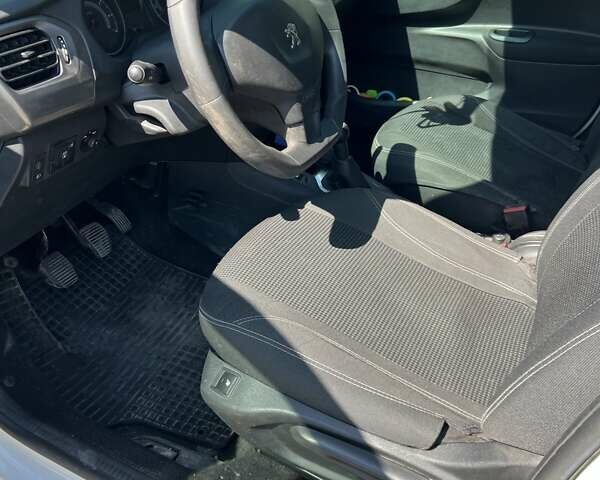 Белый Пежо 301, объемом двигателя 1.2 л и пробегом 210 тыс. км за 4750 $, фото 8 на Automoto.ua