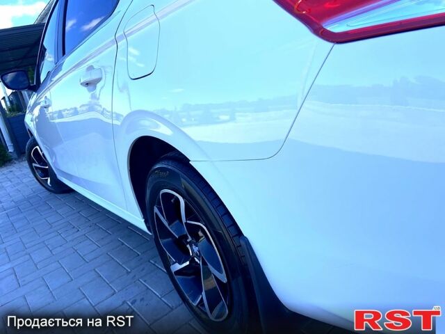 Белый Пежо 301, объемом двигателя 1.6 л и пробегом 132 тыс. км за 8300 $, фото 2 на Automoto.ua