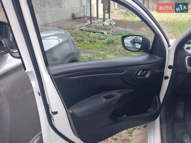 Белый Пежо 301, объемом двигателя 1.2 л и пробегом 268 тыс. км за 4500 $, фото 2 на Automoto.ua