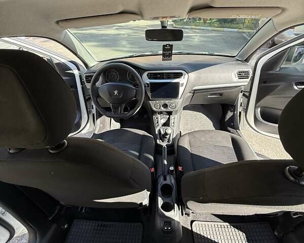Пежо 301 2015 в Буче на Automoto.ua Белый Пежо 301, объемом двигателя 1.2 л и пробегом 220 тыс. км за 6200 $, фото 15 на Automoto.ua