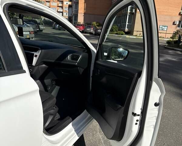 Пежо 301 2015 в Буче на Automoto.ua Белый Пежо 301, объемом двигателя 1.2 л и пробегом 220 тыс. км за 6200 $, фото 9 на Automoto.ua