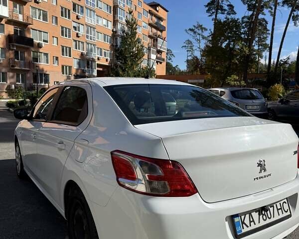 Пежо 301 2015 в Буче на Automoto.ua Белый Пежо 301, объемом двигателя 1.2 л и пробегом 220 тыс. км за 6200 $, фото 2 на Automoto.ua