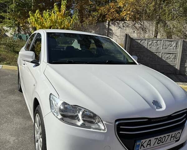 Пежо 301 2015 в Буче на Automoto.ua Белый Пежо 301, объемом двигателя 1.2 л и пробегом 220 тыс. км за 6200 $, фото 4 на Automoto.ua