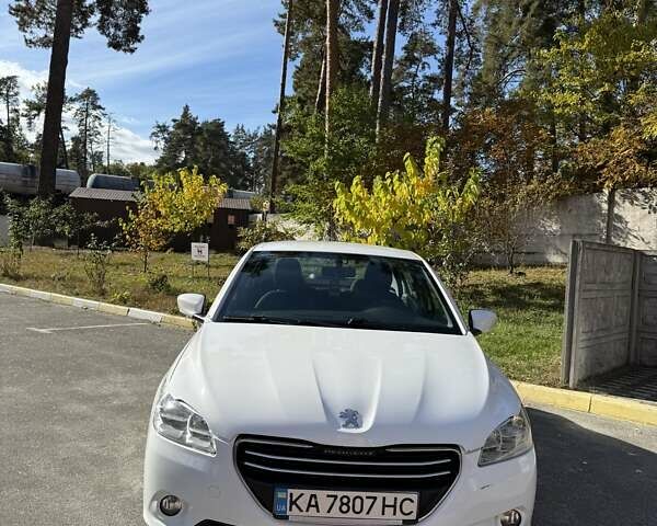 Пежо 301 2015 в Буче на Automoto.ua Белый Пежо 301, объемом двигателя 1.2 л и пробегом 220 тыс. км за 6200 $, фото 7 на Automoto.ua