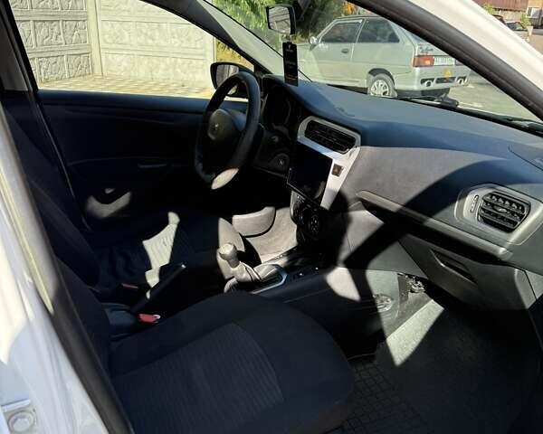 Пежо 301 2015 в Буче на Automoto.ua Белый Пежо 301, объемом двигателя 1.2 л и пробегом 220 тыс. км за 6200 $, фото 11 на Automoto.ua