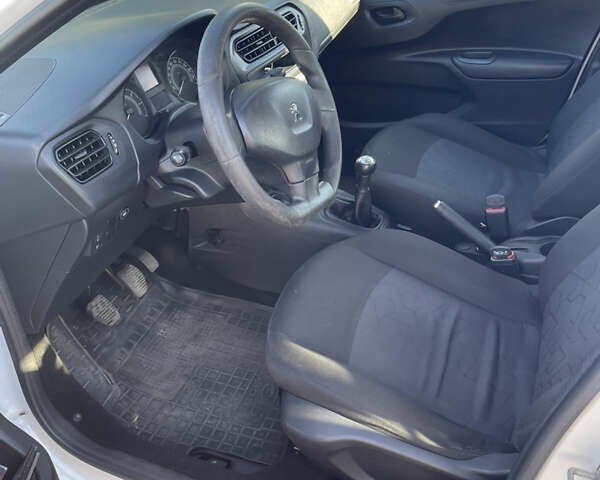 Білий Пежо 301, об'ємом двигуна 1.2 л та пробігом 132 тис. км за 7250 $, фото 5 на Automoto.ua