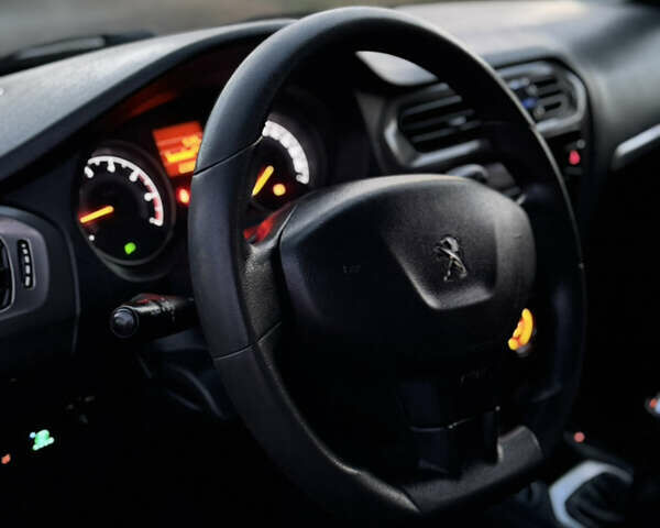 Пежо 301 2016 в Киеве на Automoto.ua Белый Пежо 301, объемом двигателя 1.59 л и пробегом 228 тыс. км за 7500 $, фото 13 на Automoto.ua