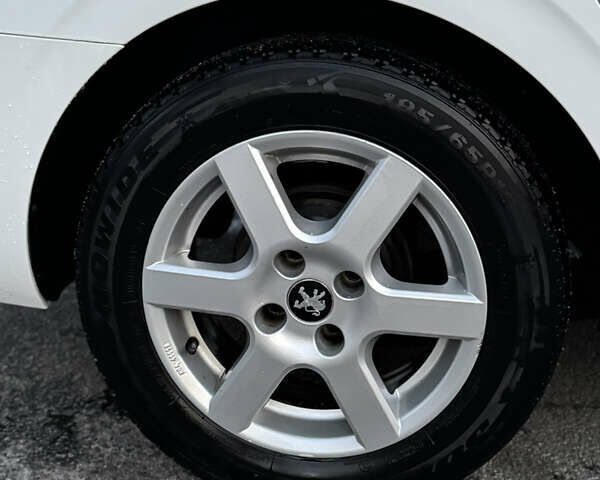 Пежо 301 2016 в Киеве на Automoto.ua Белый Пежо 301, объемом двигателя 1.59 л и пробегом 228 тыс. км за 7500 $, фото 8 на Automoto.ua