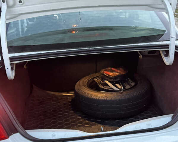 Пежо 301 2016 в Киеве на Automoto.ua Белый Пежо 301, объемом двигателя 1.59 л и пробегом 228 тыс. км за 7500 $, фото 17 на Automoto.ua