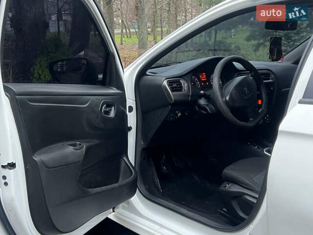 Білий Пежо 301, об'ємом двигуна 1.56 л та пробігом 300 тис. км за 4250 $, фото 7 на Automoto.ua