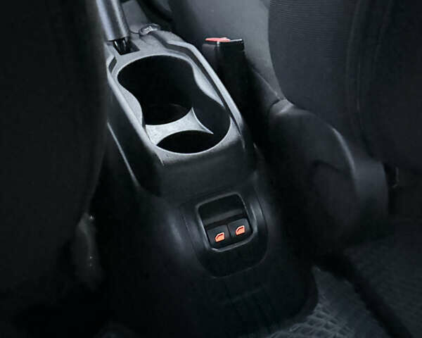 Пежо 301 2016 в Киеве на Automoto.ua Белый Пежо 301, объемом двигателя 1.59 л и пробегом 228 тыс. км за 7500 $, фото 15 на Automoto.ua