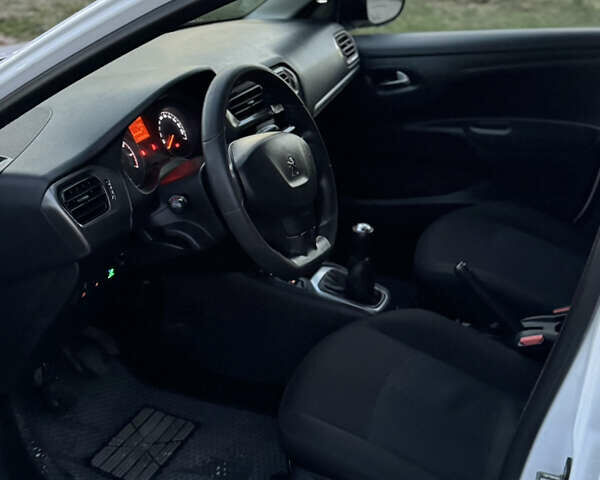 Пежо 301 2016 в Киеве на Automoto.ua Белый Пежо 301, объемом двигателя 1.59 л и пробегом 228 тыс. км за 7500 $, фото 9 на Automoto.ua