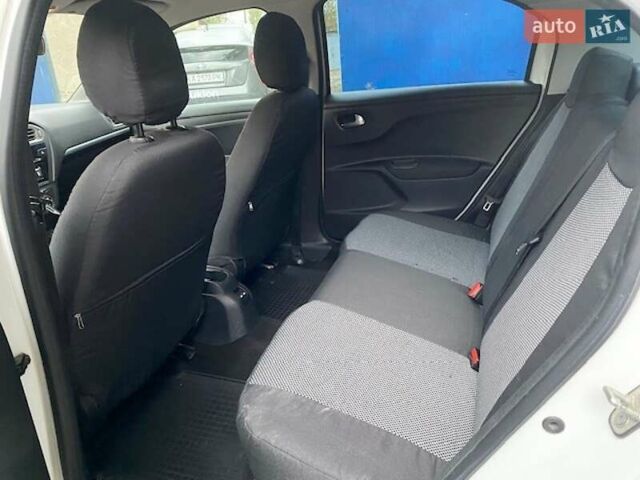 Белый Пежо 301, объемом двигателя 1.2 л и пробегом 338 тыс. км за 4400 $, фото 12 на Automoto.ua