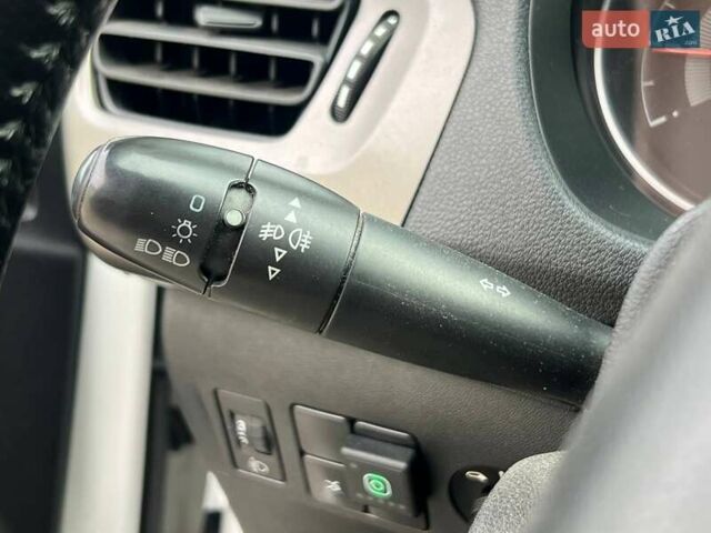 Пежо 301 2016 в Киеве на Automoto.ua Белый Пежо 301, объемом двигателя 1.2 л и пробегом 277 тыс. км за 4490 $, фото 19 на Automoto.ua