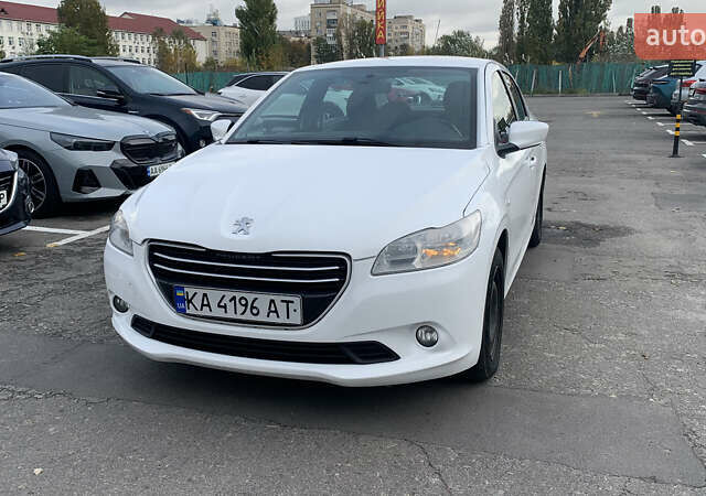 Пежо 301 2016 в Киеве на Automoto.ua Белый Пежо 301, объемом двигателя 1.2 л и пробегом 275 тыс. км за 5200 $, фото 1 на Automoto.ua