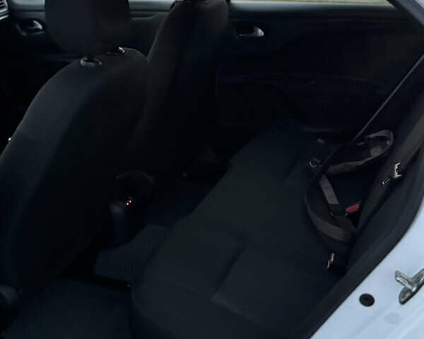 Пежо 301 2016 в Киеве на Automoto.ua Белый Пежо 301, объемом двигателя 1.59 л и пробегом 228 тыс. км за 7500 $, фото 10 на Automoto.ua