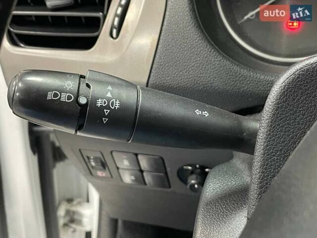 Білий Пежо 301, об'ємом двигуна 1.56 л та пробігом 227 тис. км за 8490 $, фото 19 на Automoto.ua