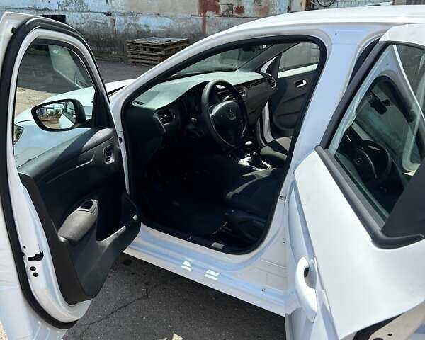 Белый Пежо 301, объемом двигателя 1.56 л и пробегом 207 тыс. км за 7000 $, фото 2 на Automoto.ua