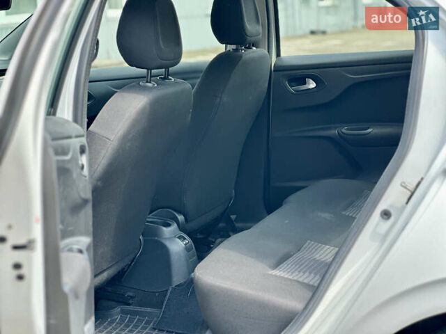 Белый Пежо 301, объемом двигателя 1.2 л и пробегом 92 тыс. км за 7400 $, фото 16 на Automoto.ua