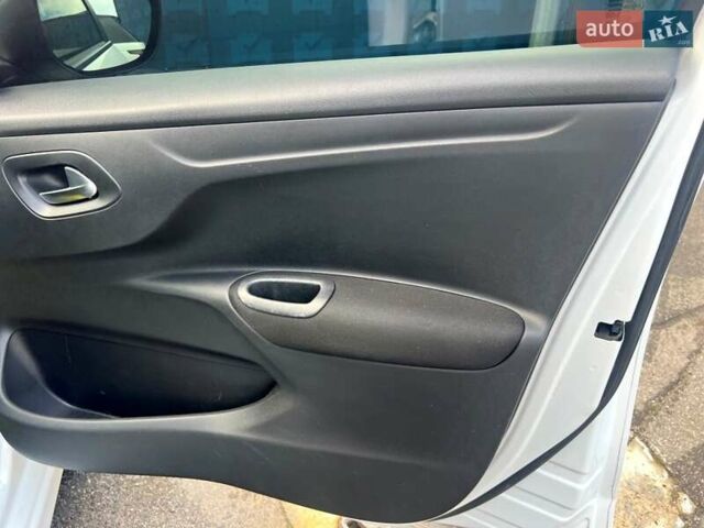 Белый Пежо 301, объемом двигателя 1.2 л и пробегом 134 тыс. км за 5550 $, фото 51 на Automoto.ua