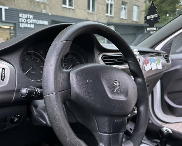 Білий Пежо 301, об'ємом двигуна 1.2 л та пробігом 144 тис. км за 5500 $, фото 2 на Automoto.ua