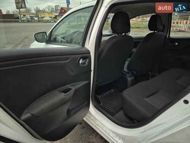 Белый Пежо 301, объемом двигателя 1.2 л и пробегом 250 тыс. км за 3800 $, фото 5 на Automoto.ua