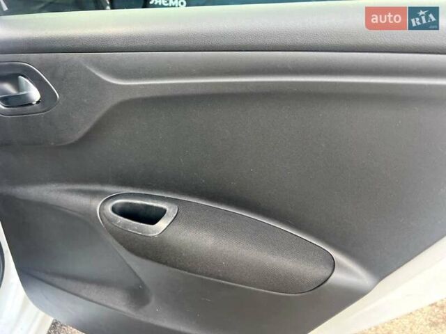 Белый Пежо 301, объемом двигателя 1.2 л и пробегом 134 тыс. км за 5550 $, фото 50 на Automoto.ua