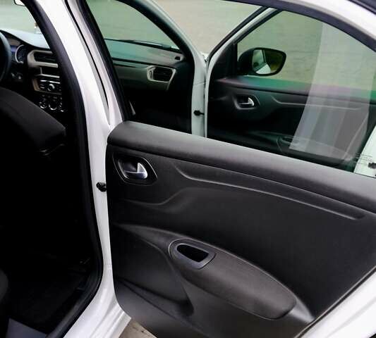 Белый Пежо 301, объемом двигателя 1.2 л и пробегом 168 тыс. км за 6200 $, фото 12 на Automoto.ua