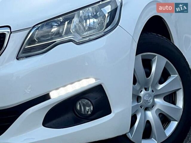 Белый Пежо 301, объемом двигателя 1.2 л и пробегом 134 тыс. км за 5550 $, фото 7 на Automoto.ua