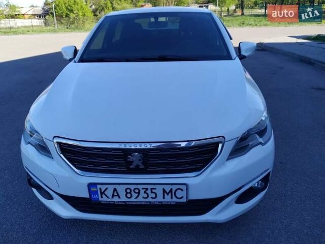 Білий Пежо 301, об'ємом двигуна 1.2 л та пробігом 141 тис. км за 8000 $, фото 3 на Automoto.ua