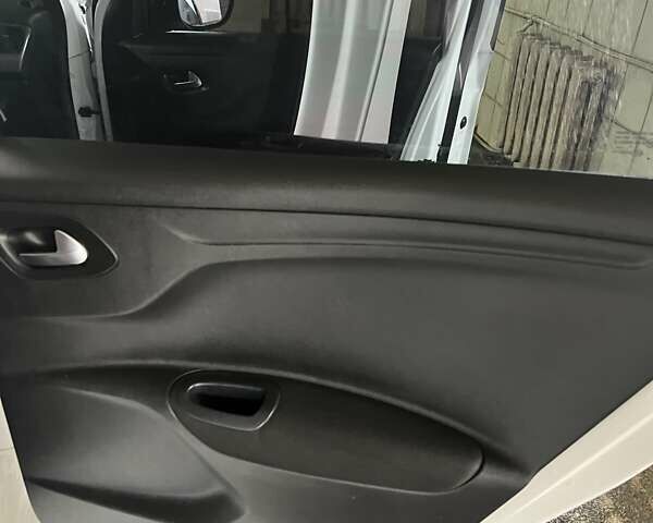 Білий Пежо 301, об'ємом двигуна 1.59 л та пробігом 92 тис. км за 8900 $, фото 13 на Automoto.ua