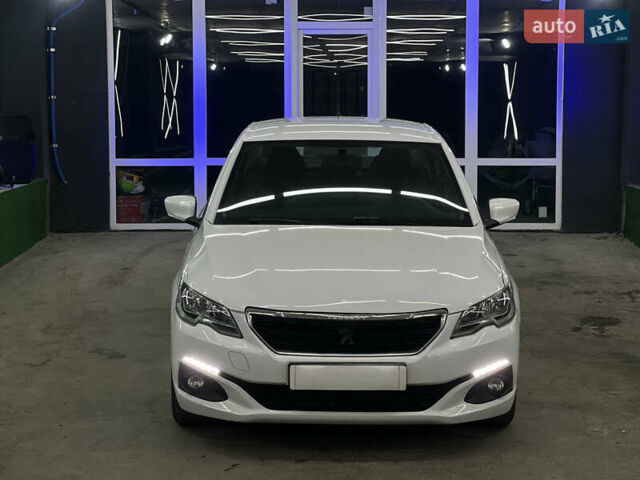 Белый Пежо 301, объемом двигателя 1.2 л и пробегом 174 тыс. км за 5700 $, фото 3 на Automoto.ua