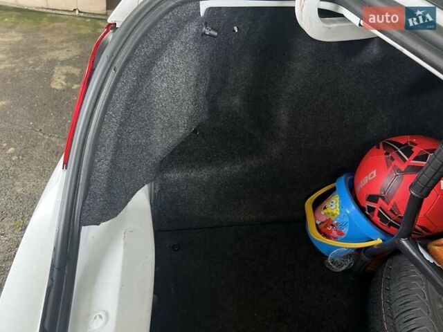 Білий Пежо 301, об'ємом двигуна 1.59 л та пробігом 92 тис. км за 8900 $, фото 15 на Automoto.ua