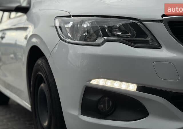 Пежо 301 2018 у Києві на Automoto.ua Білий Пежо 301, об'ємом двигуна 1.2 л та пробігом 176 тис. км за 4900 $, фото 4 на Automoto.ua