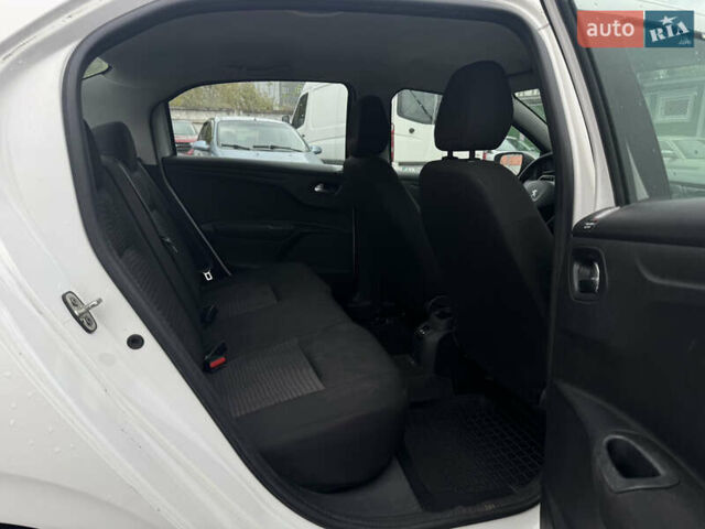 Пежо 301 2018 у Києві на Automoto.ua Білий Пежо 301, об'ємом двигуна 1.2 л та пробігом 175 тис. км за 4600 $, фото 13 на Automoto.ua