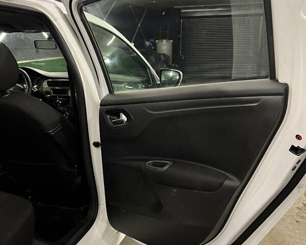 Белый Пежо 301, объемом двигателя 1.2 л и пробегом 174 тыс. км за 5700 $, фото 33 на Automoto.ua