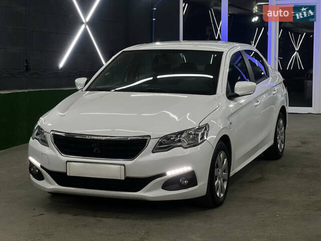 Белый Пежо 301, объемом двигателя 1.2 л и пробегом 174 тыс. км за 5700 $, фото 5 на Automoto.ua