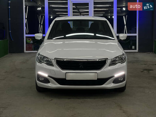 Белый Пежо 301, объемом двигателя 1.2 л и пробегом 174 тыс. км за 5700 $, фото 2 на Automoto.ua