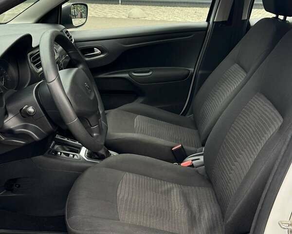 Пежо 301 2018 у Києві на Automoto.ua Білий Пежо 301, об'ємом двигуна 1.2 л та пробігом 164 тис. км за 4900 $, фото 9 на Automoto.ua