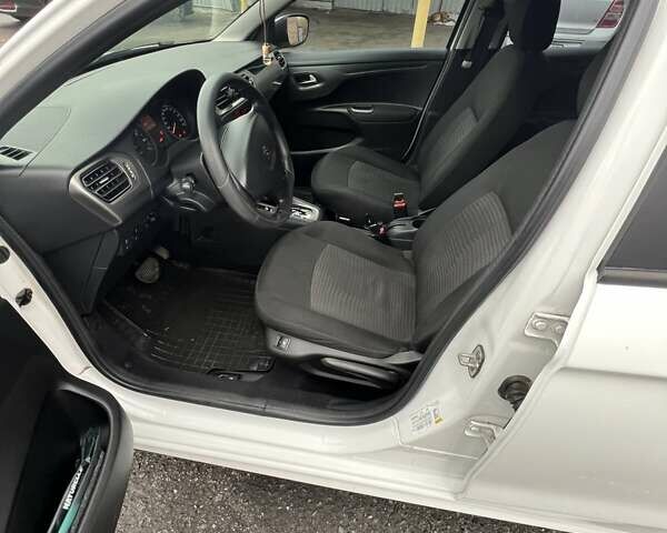 Білий Пежо 301, об'ємом двигуна 1.59 л та пробігом 92 тис. км за 8900 $, фото 3 на Automoto.ua