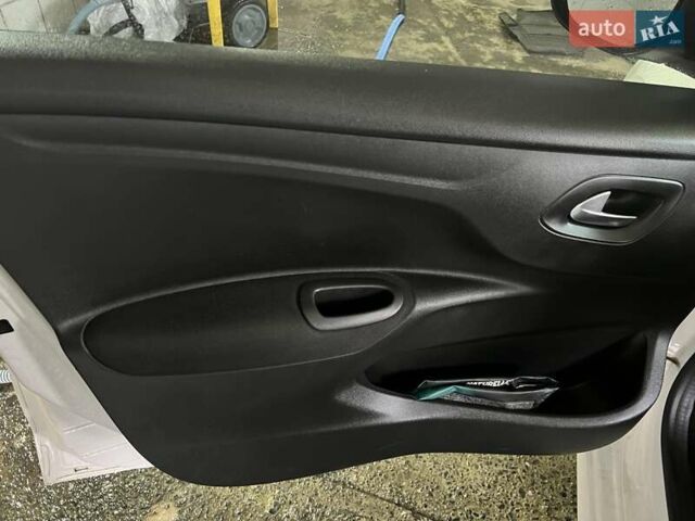 Білий Пежо 301, об'ємом двигуна 1.59 л та пробігом 92 тис. км за 8900 $, фото 16 на Automoto.ua