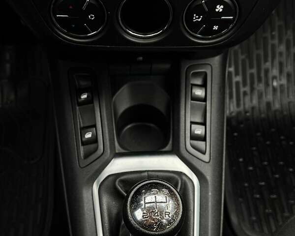 Пежо 301 2018 у Києві на Automoto.ua Білий Пежо 301, об'ємом двигуна 1.2 л та пробігом 164 тис. км за 4900 $, фото 10 на Automoto.ua