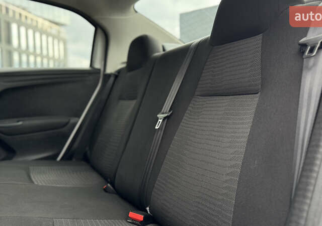 Пежо 301 2018 у Києві на Automoto.ua Білий Пежо 301, об'ємом двигуна 1.2 л та пробігом 176 тис. км за 4900 $, фото 10 на Automoto.ua