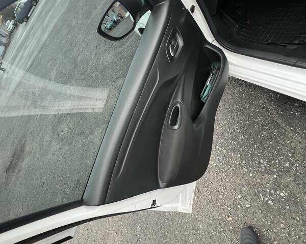 Білий Пежо 301, об'ємом двигуна 1.59 л та пробігом 92 тис. км за 8900 $, фото 5 на Automoto.ua