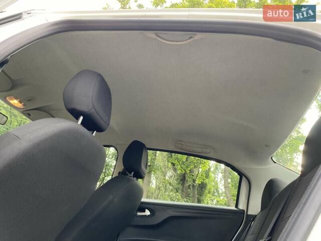 Пежо 301 2019 в Киеве на Automoto.ua Белый Пежо 301, объемом двигателя 1.59 л и пробегом 62 тыс. км за 9000 $, фото 17 на Automoto.ua