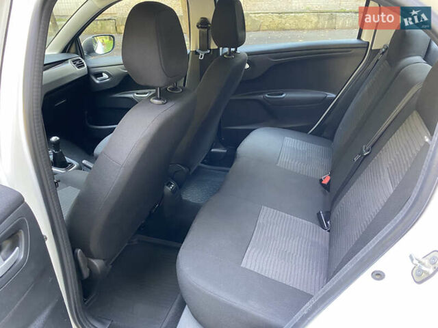 Білий Пежо 301, об'ємом двигуна 1.59 л та пробігом 62 тис. км за 8900 $, фото 22 на Automoto.ua