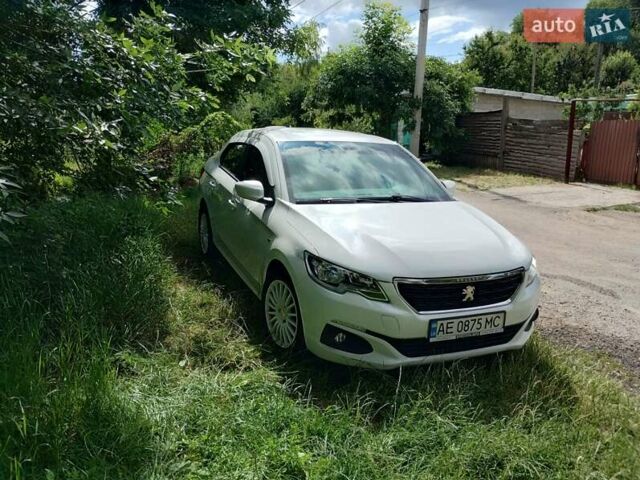 Білий Пежо 301, об'ємом двигуна 1.59 л та пробігом 121 тис. км за 10400 $, фото 2 на Automoto.ua