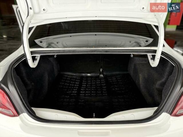 Білий Пежо 301, об'ємом двигуна 1.2 л та пробігом 140 тис. км за 6500 $, фото 27 на Automoto.ua